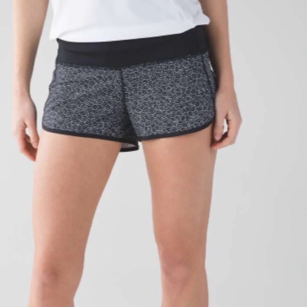 LULULEMON - Speed Short 4-way Stretch 2.5”